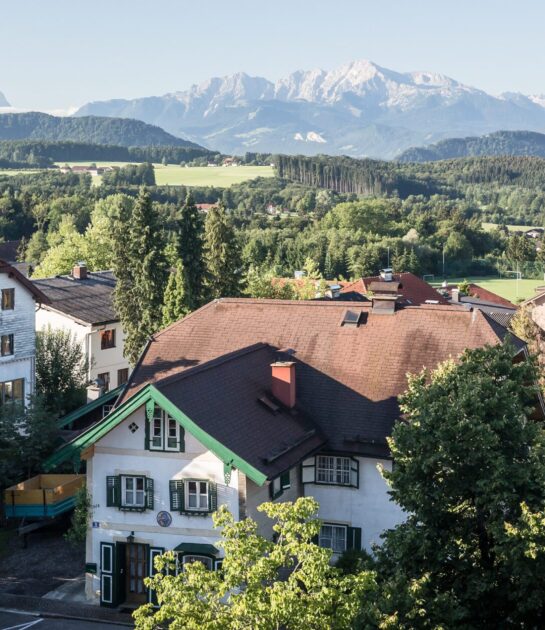 Elixhausen village with alpine view ©H. Kirchberger Photography