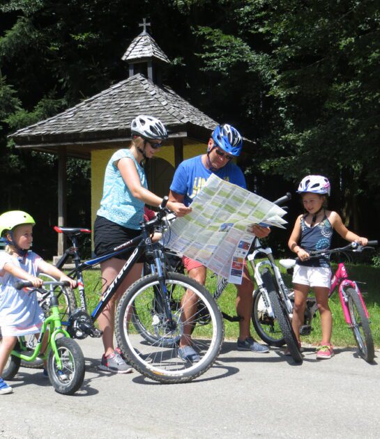 Cycling routes Salzburg-Seenland Velodrome Family with children