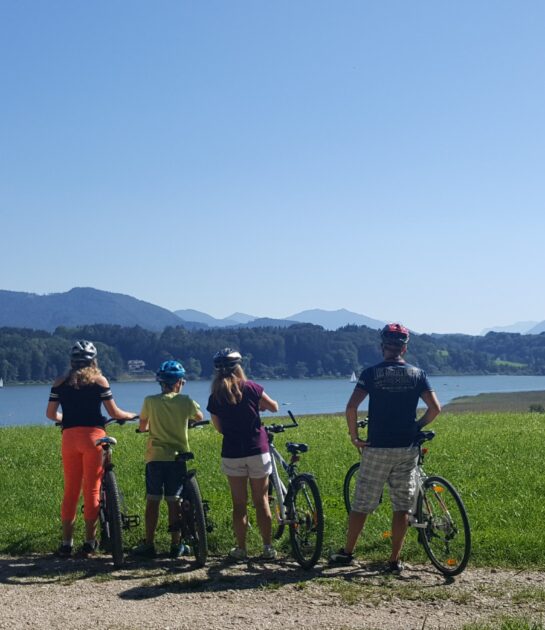 Clip_cycling_family___Wallerseeblick1(C)SalzburgerSeenland