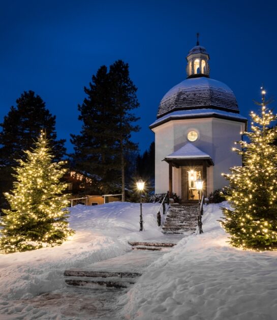 Oberndorf_Stille_Nacht_Kapelle_Winter_beleuchtet_(C)H.Hermeter